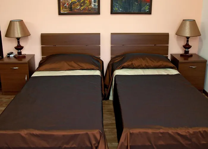 Hin Yerevantsi Hotel